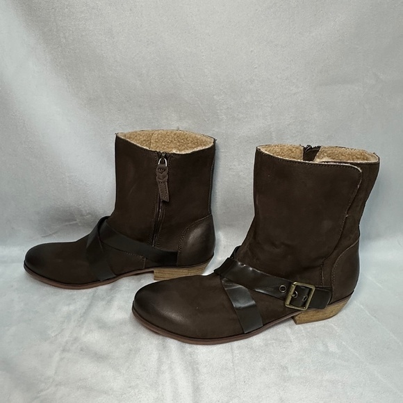 New Softwalk Rayne Brown Soft Leather Pull On Mid Buckle Bootie - Picture 3 of 5